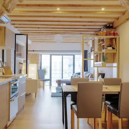 Available And Secure - Very Nice Not Far Away From Bellecour